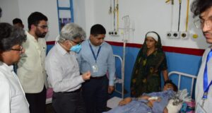 Dulloo visits GMC, enquires about health of Akhnoor bus accident victims