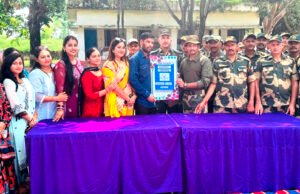 Team, “The Asian School” Jammu tie Rakhis on soldiers’ hands in heartwarming gesture