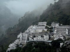 Shri Mata #VaishnoDevi Yatra Resumes via Traditional Track After Week-Long Suspension