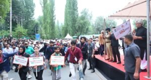 LG Flags Off Reading Marathon at Dal Lake
