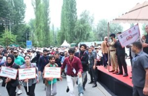 LG Flags Off Reading Marathon at Dal Lake