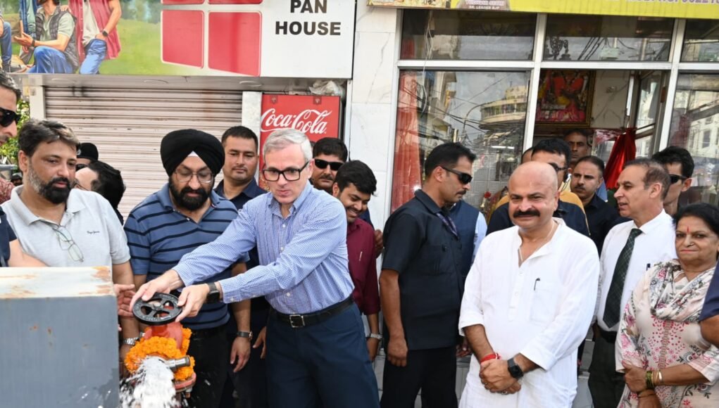 CM Omar Abdullah inaugurates upgraded Residency Road–High Street in Jammu-7-1