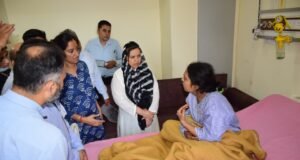 Sakeena Itoo visits GMC Jammu, enquires about the well being of injured girl students