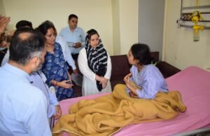 Sakeena Itoo visits GMC Jammu, enquires about the well being of injured girl students